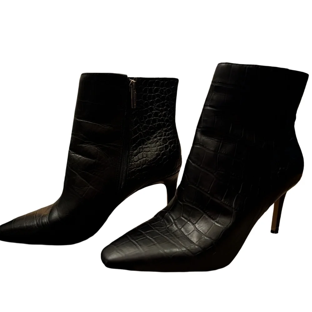 Vince Camuto Leather Ankle Boots 10